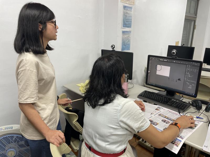 學員學習運用 illustrator 進行設計